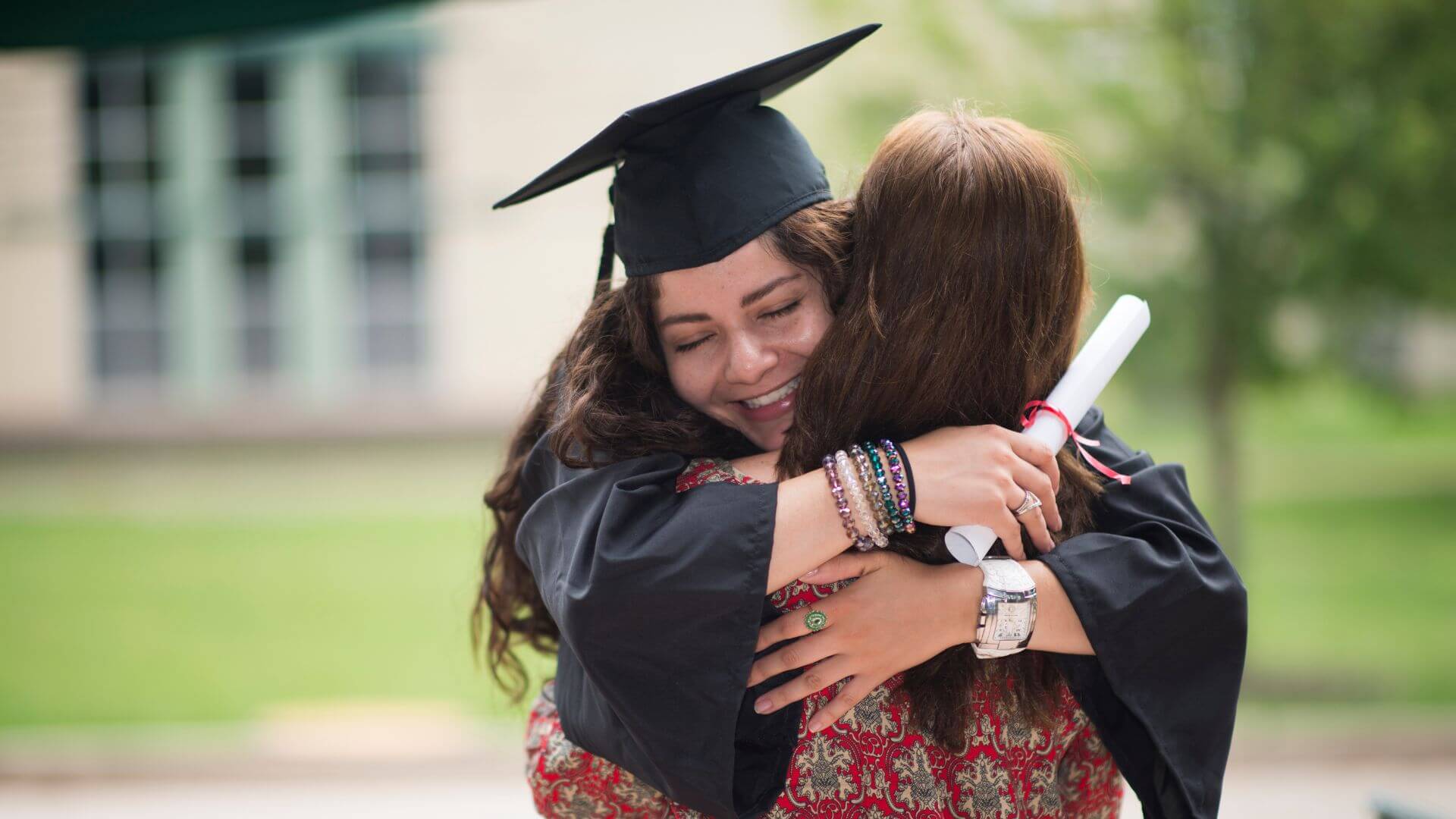 Phrases for Congratulating on Graduation in Spanish